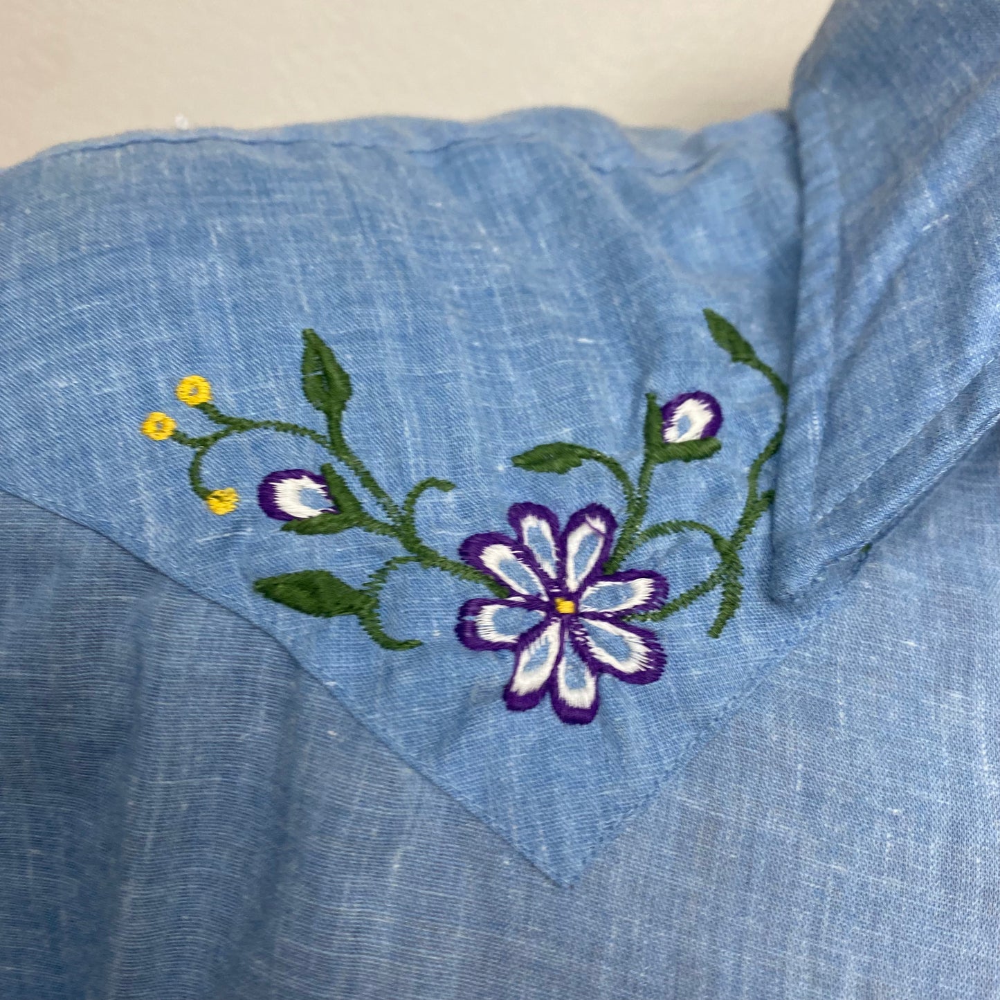 1970s Embroidered Chambray Western Shirt, Memphis State, Ely Size Medium