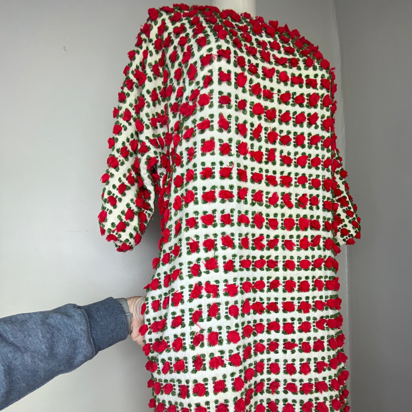 1960s/70s Christmas Kaftan Dress, Chezelle Size XS/S, 3D Yarn Red Roses, Christmas