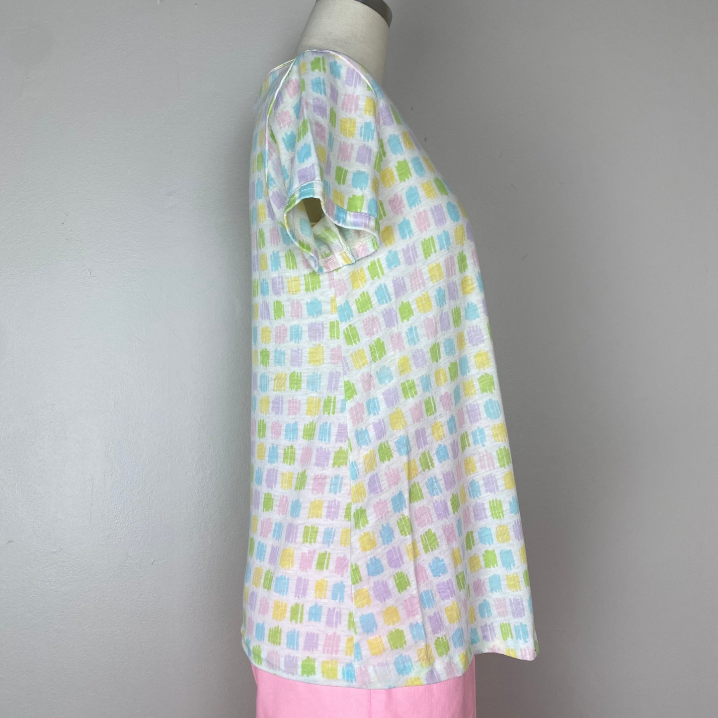 1970s Maternity T-Shirt, Size Small, Pastel Scribbles