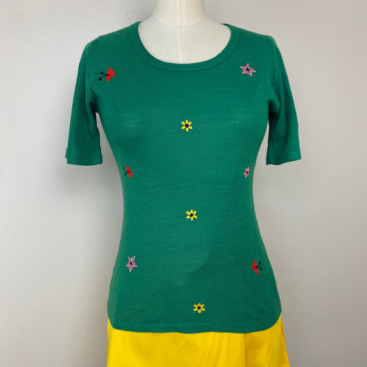 1970s Green Embroidered T-Shirt, Size S, Flowers, Butterflies