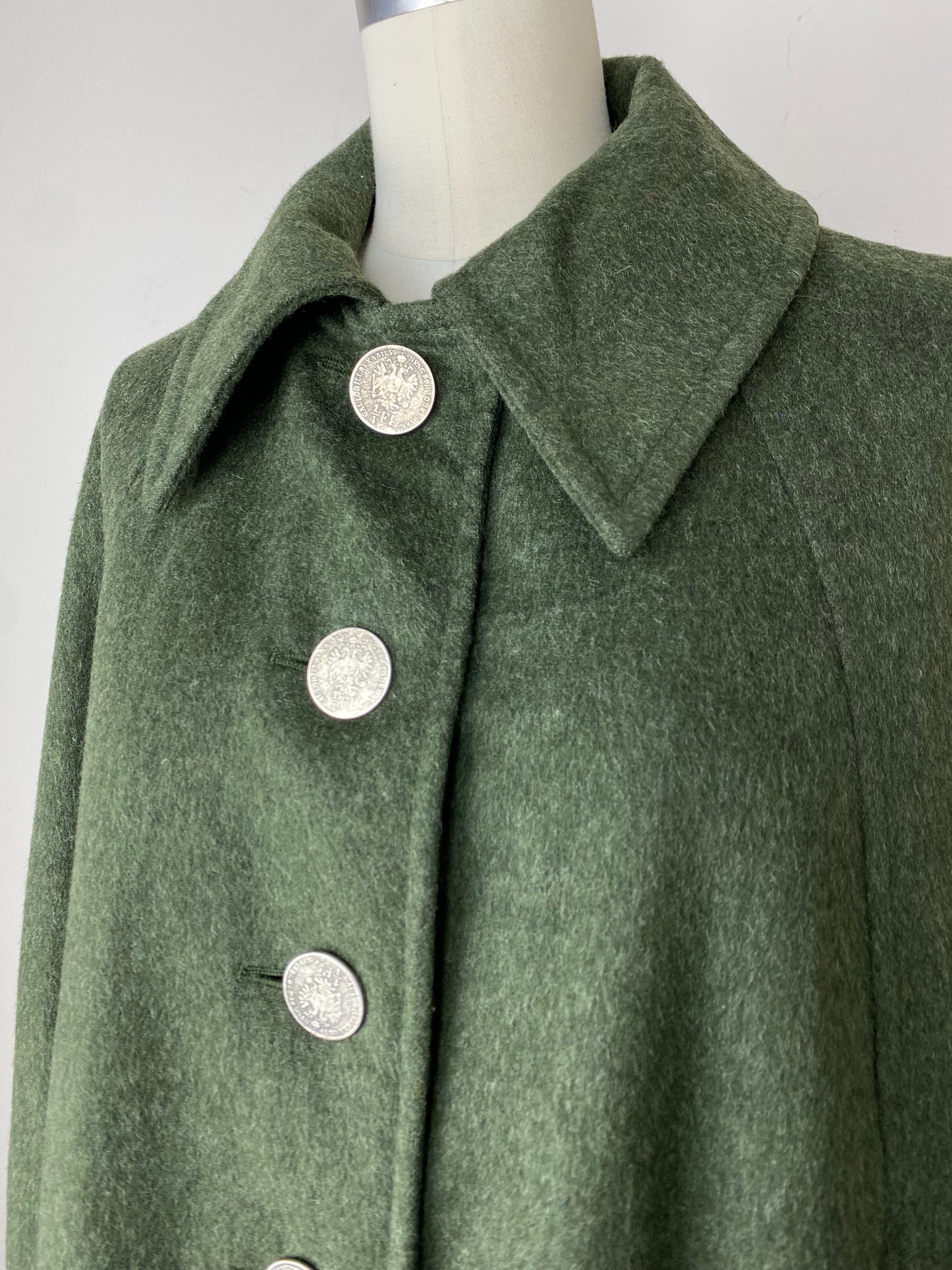 1960s Austrian Loden Wool Green Cape, Size 36, Karlin aus den Schurarzwald, Europe Style Reifri