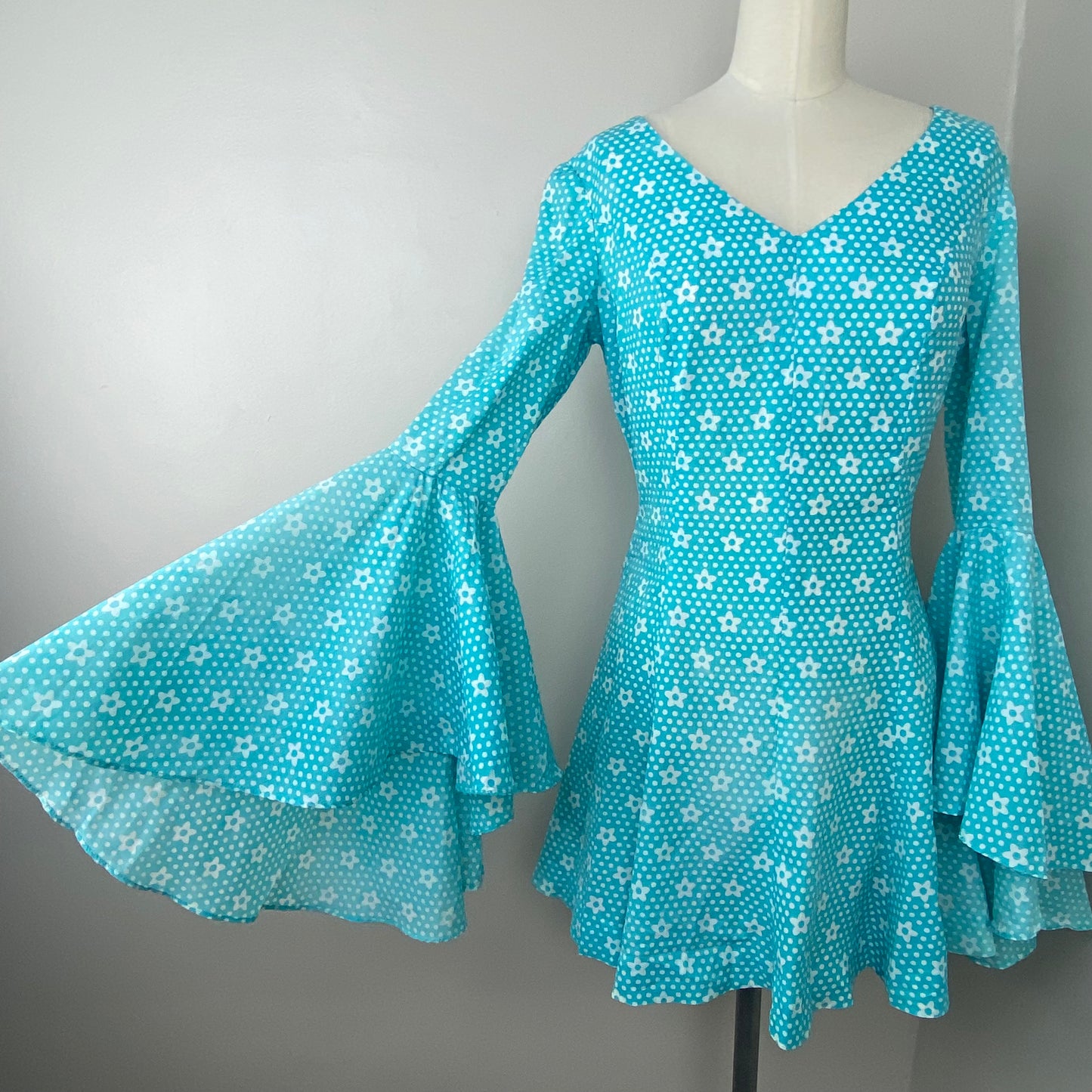 1960s Blue Floral and Polka Dot Micro Mini Dress with Bell Sleeves, Pacemaker Jr Size Small