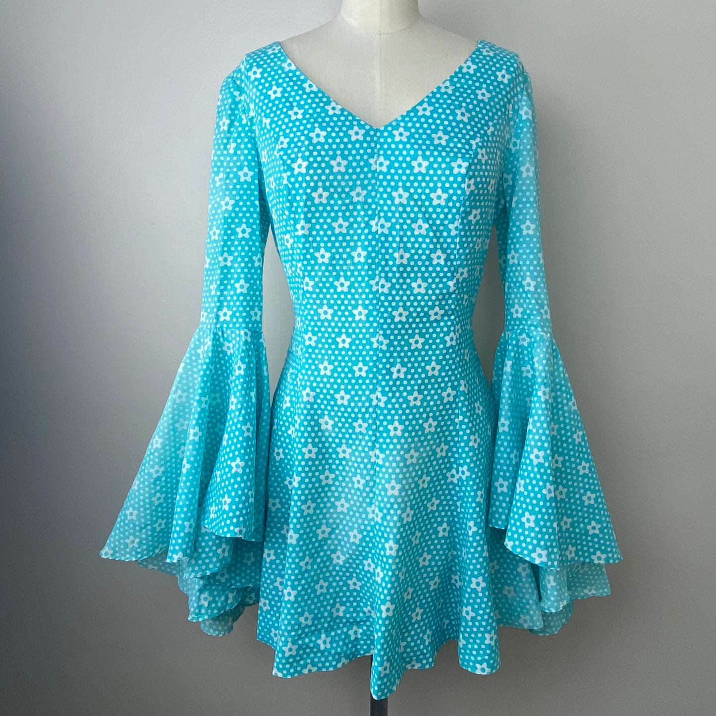 1960s Blue Floral and Polka Dot Micro Mini Dress with Bell Sleeves, Pacemaker Jr Size Small