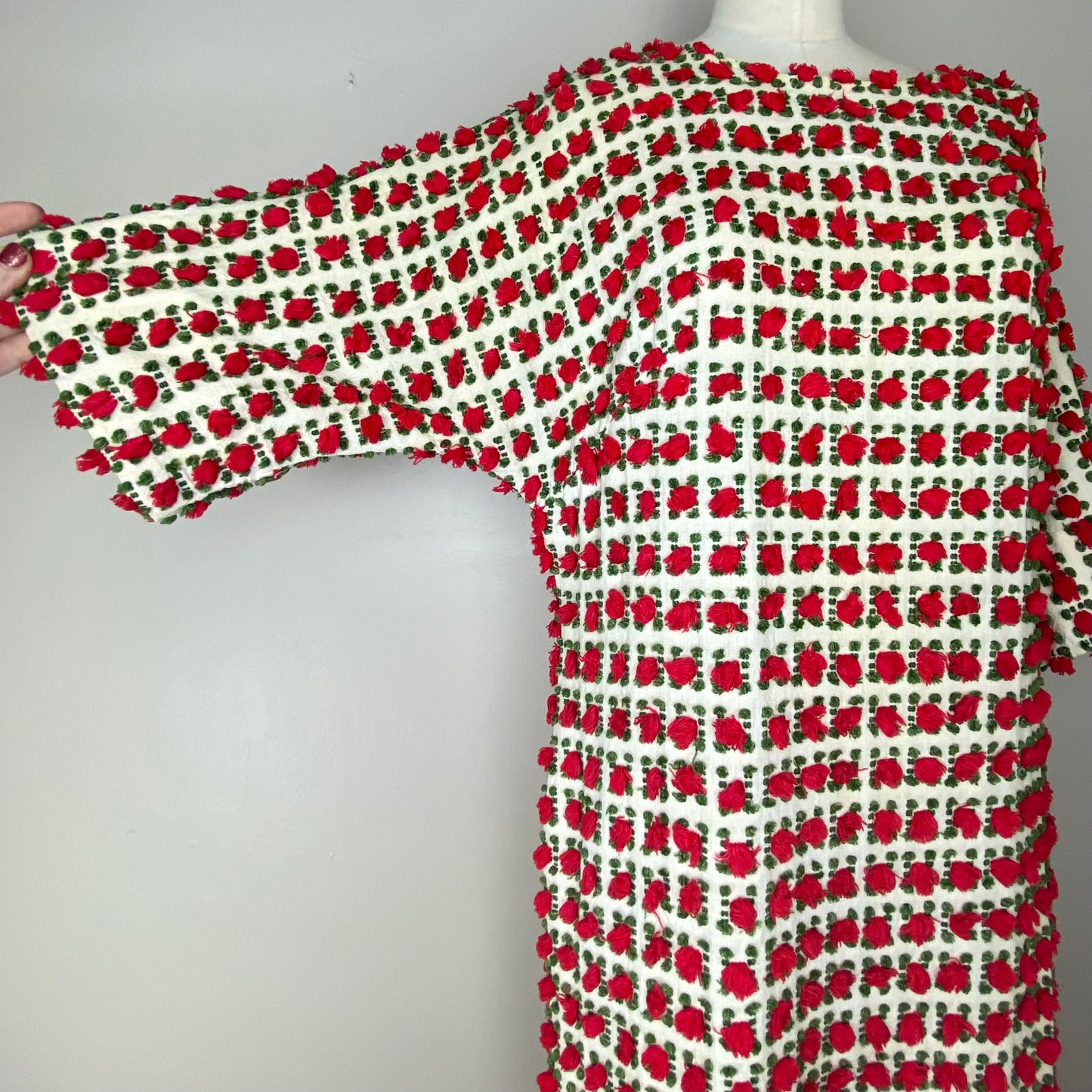 1960s/70s Christmas Kaftan Dress, Chezelle Size XS/S, 3D Yarn Red Roses, Christmas