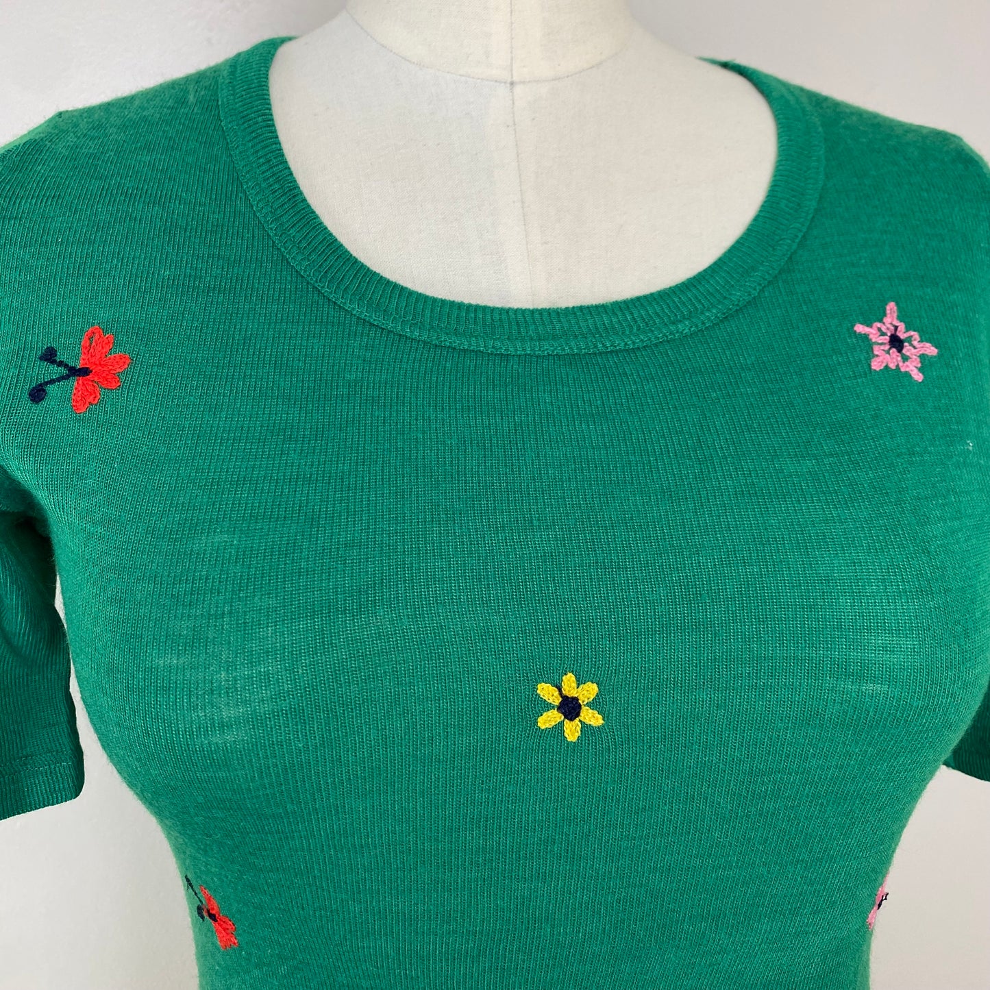 1970s Green Embroidered T-Shirt, Size S, Flowers, Butterflies