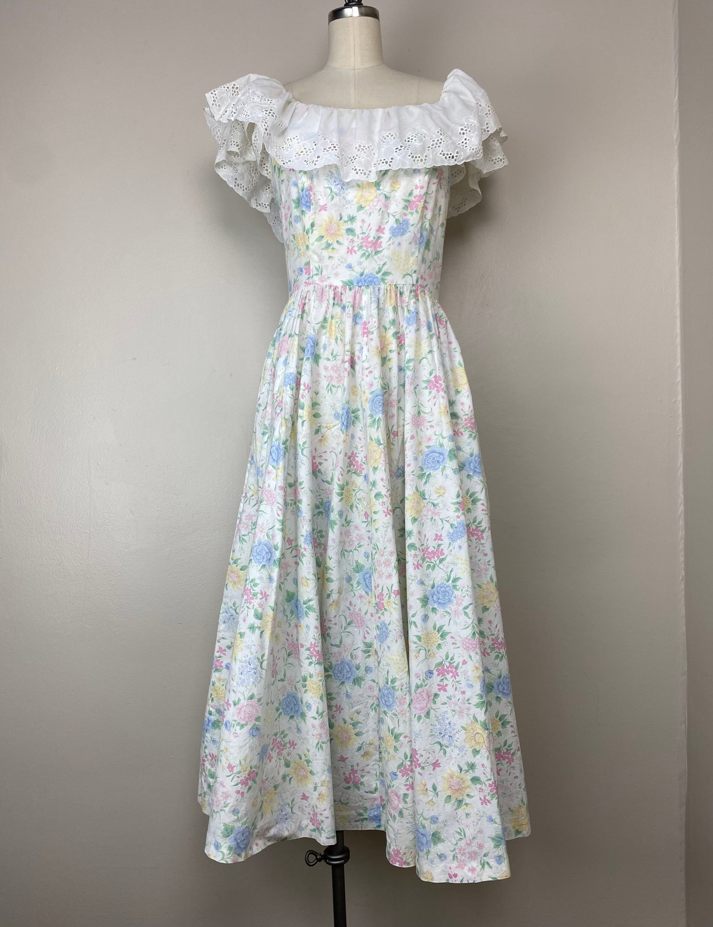 1970s/80s Lanz Floral Dress with Eyelet Collar, Size Small, Midi Length